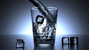 les bienfaits de boire de l'eau froide sur la santé
